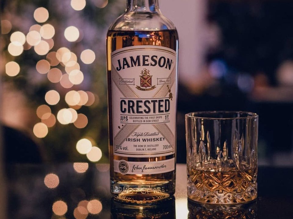 jameson crested neat aspect ratio 4 3