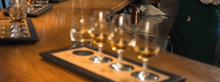 Triplamente destilado. Duplamente tostado. Um whiskey único