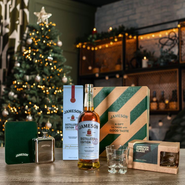 jameson personalised whiskey fan gift set 750x750